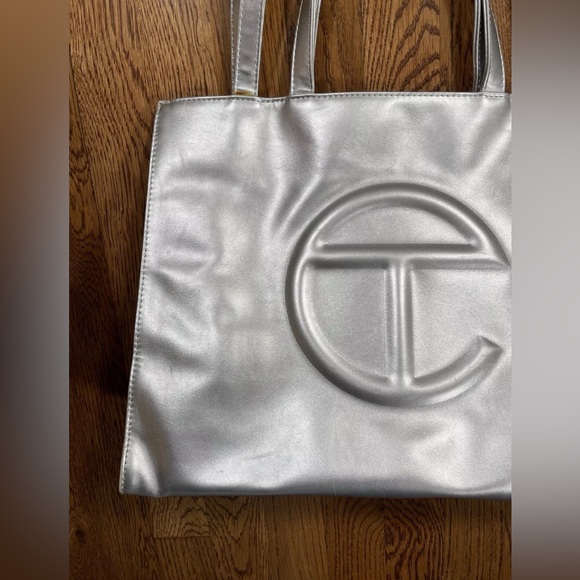 Womens Teflar Metallic Silver Vegan Leather Medium Shopping Handbag - Picture 2 of 10